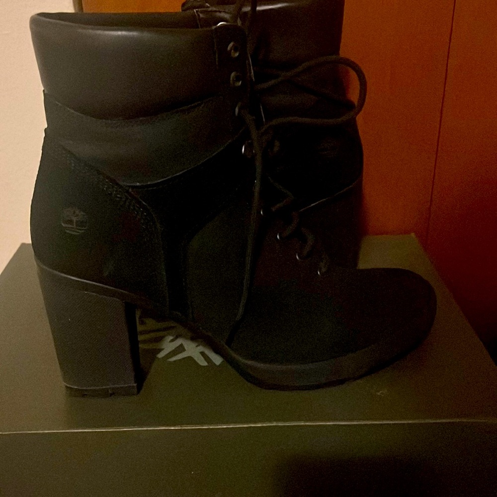 Boots size 10